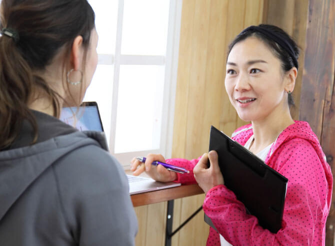 カウンセリングをしている写真