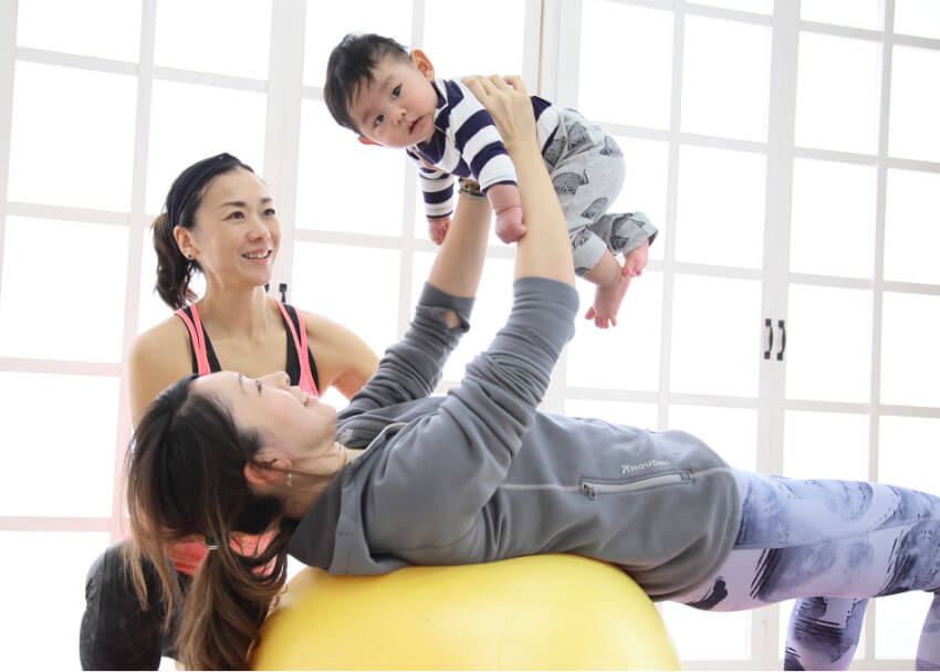 赤ちゃんと一緒の写真